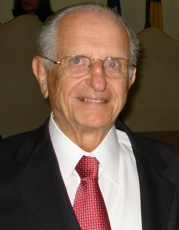 Roberto Figueira Santos