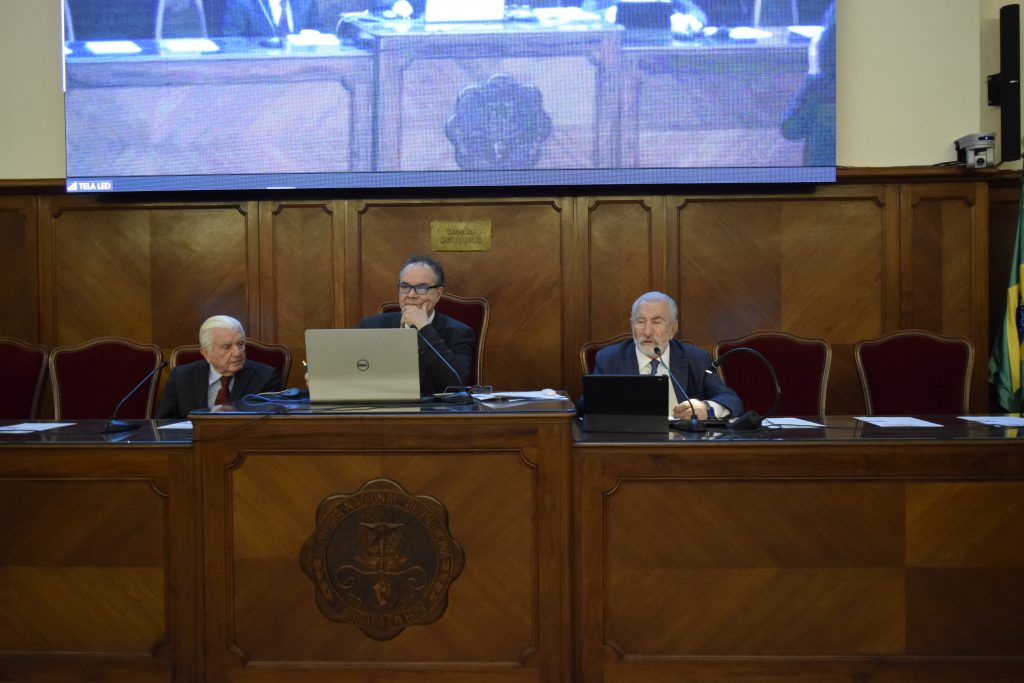 Simpósio organizado por Acad. Silvano Raia mostra as novidades sobre Transplantes
