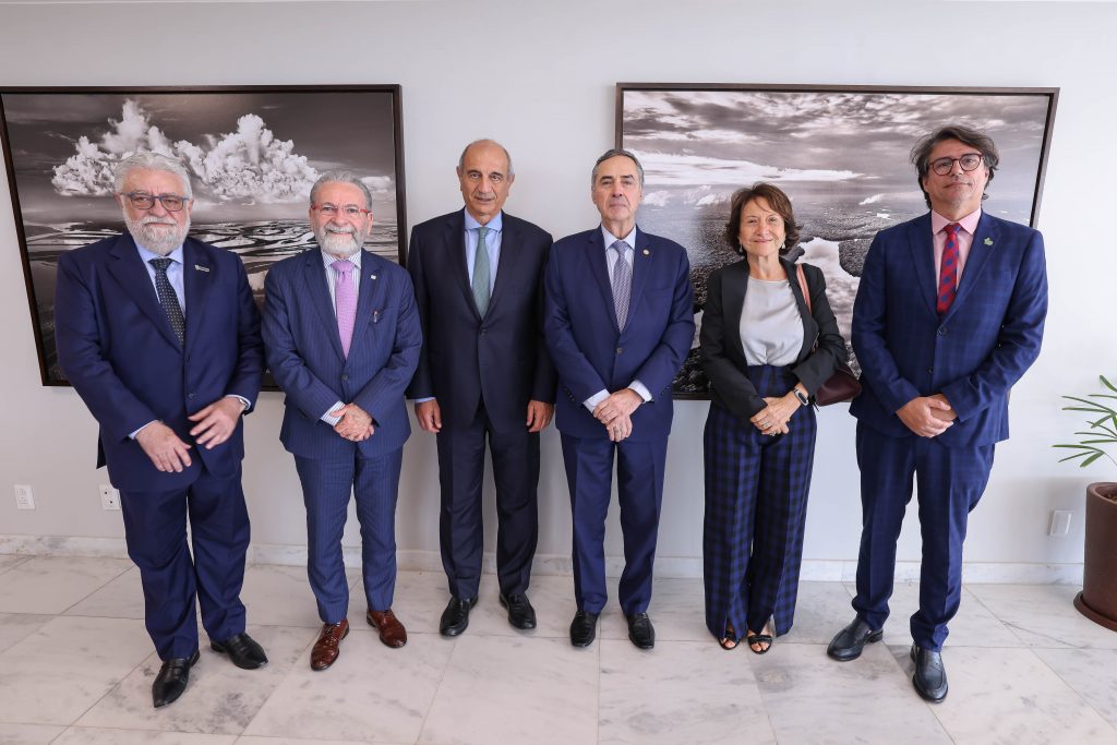 Presidente da ANM se reúne com Ministro do STF para abordar abertura de escolas médicas