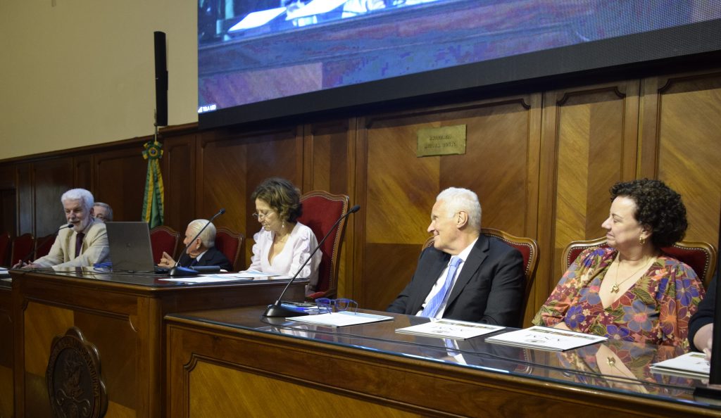 Simpósio na Academia Nacional de Medicina debate avanços em Doenças Inflamatórias Intestinais