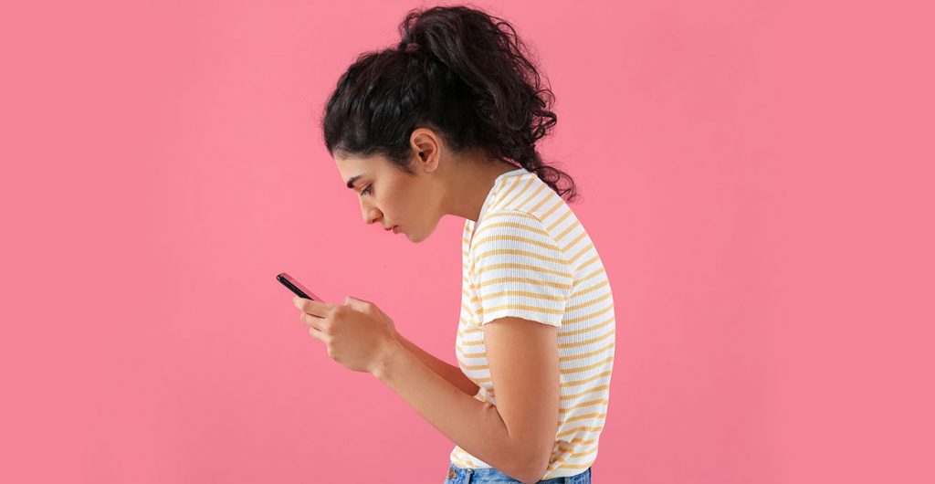 Especialista Tarcísio Eloy faz alerta: Uso excessivo de celulares pode causar Síndrome do Pescoço de Texto