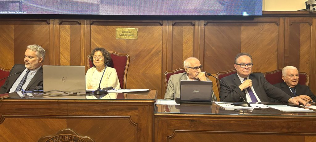 Acadêmicos compartilham experiências marcantes em sessão especial da Academia Nacional de Medicina