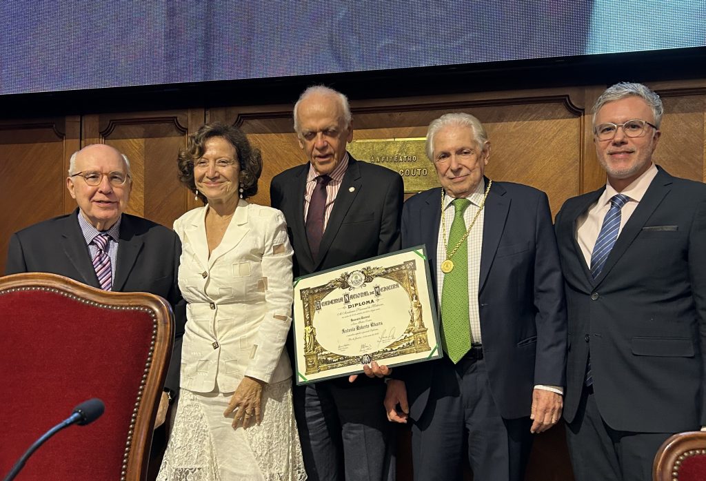 Academia Nacional de Medicina celebra trajetórias de destaque em cerimônia de outorga