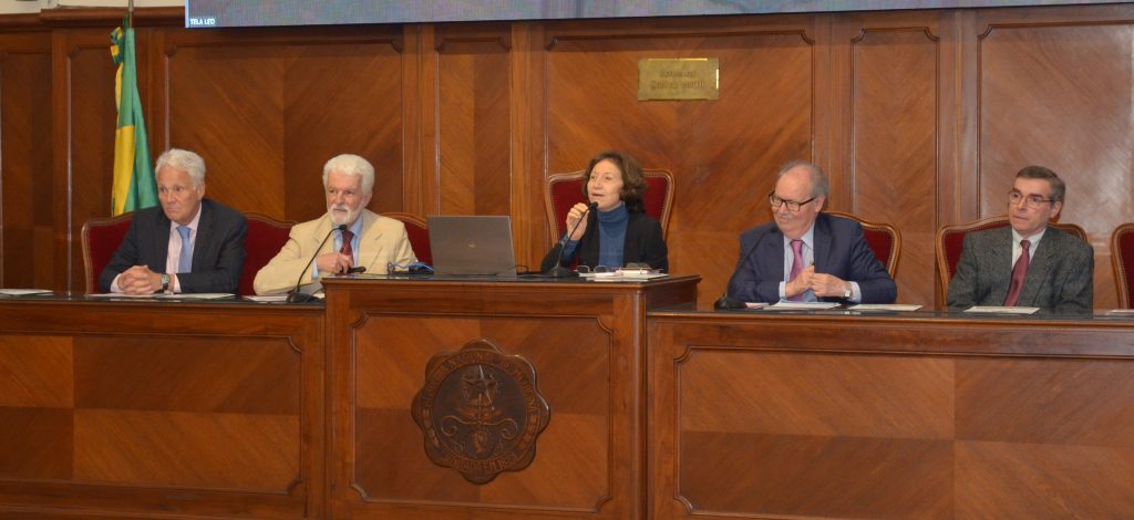 Academia Nacional de Medicina debate avanços e desafios no estudo do microbioma