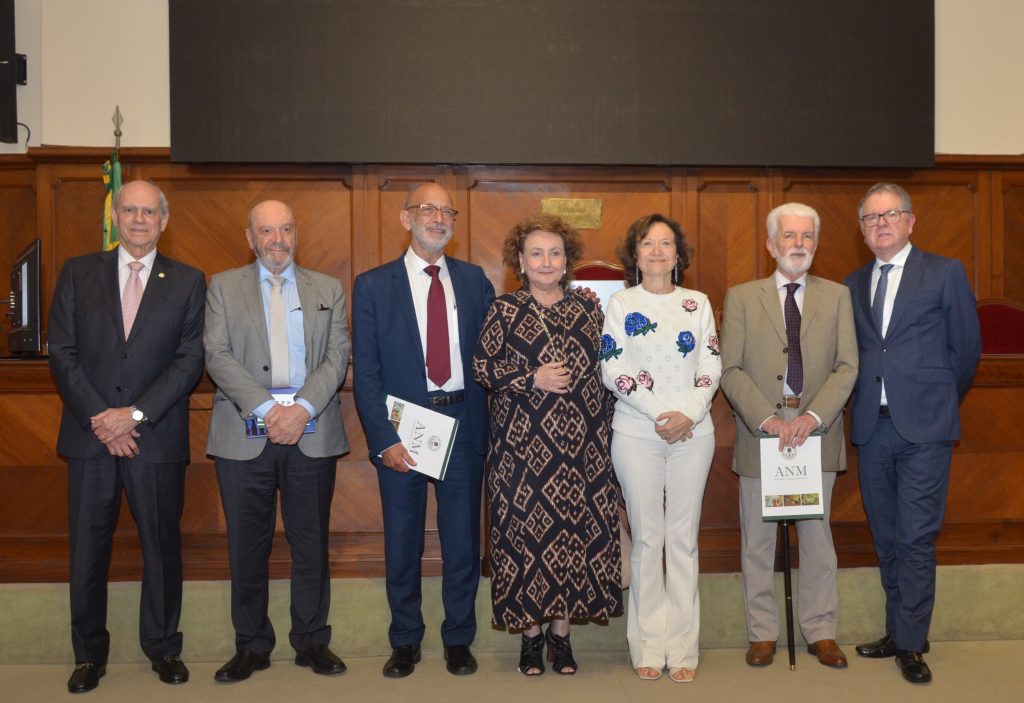 “Envelhecer não é morrer”: especialistas discutem longevidade na Academia Nacional de Medicina