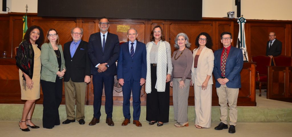 Academia Nacional de Medicina homenageia Prof. Orlando Marques Vieira e debate dez anos da Síndrome Congênita do Zika