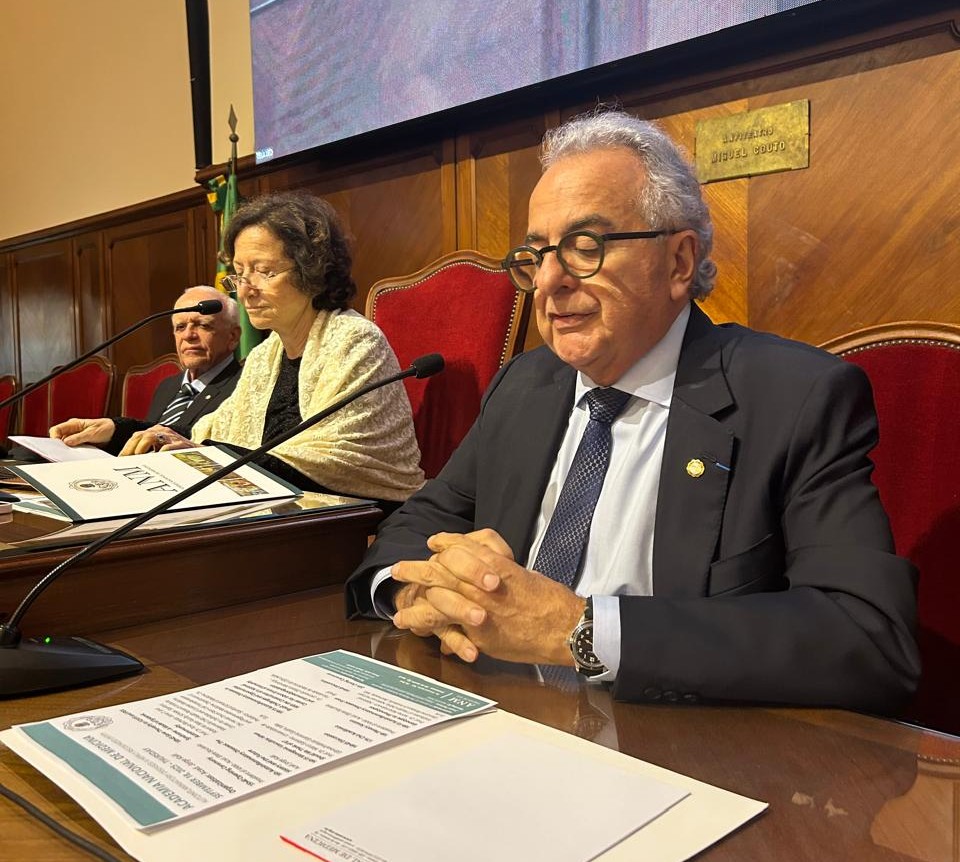 Academia Nacional de Medicina debate avanços no estudo das doenças autoinflamatórias