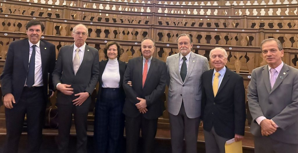 Academias de medicina se unem em Coimbra para promover intercâmbio científico internacional