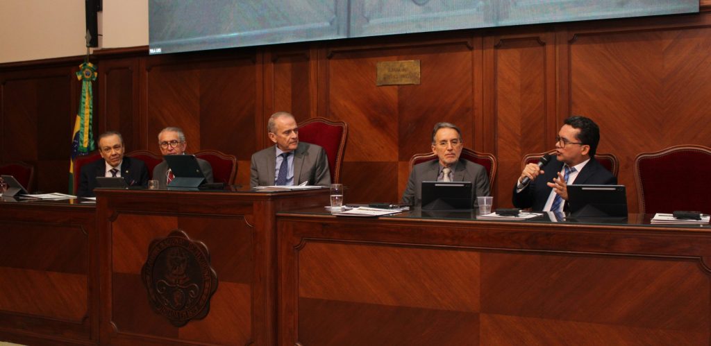 Longevidade sob diferentes perspectivas científicas é tema de sessão da Academia Nacional de Medicina