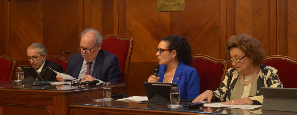 Hesitação vacinal exige reconstrução da confiança na ciência e comunicação mais eficaz, defendem especialistas na Academia Nacional de Medicina