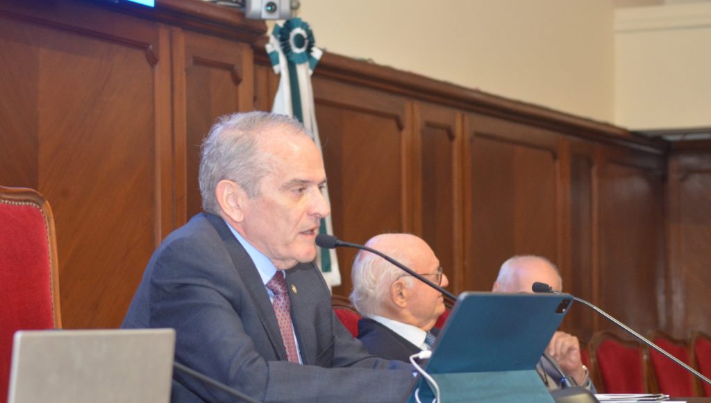 Academia Nacional de Medicina realiza sessão da saudade e debate “Avanços na visualização de sistemas biológicos”