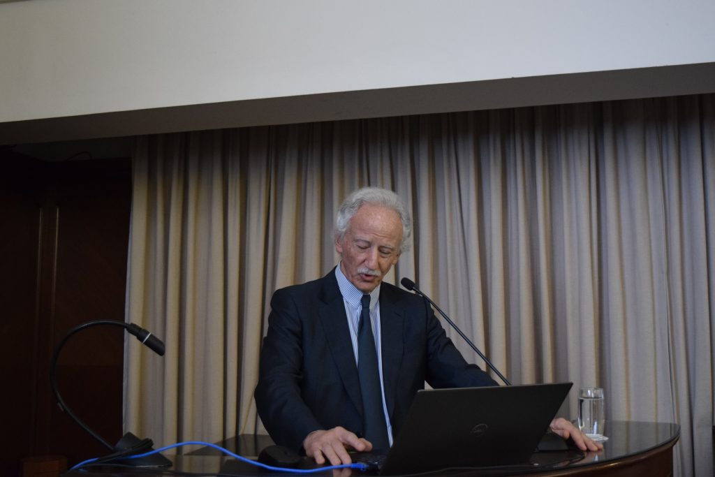 Honorário Nacional Miguel Srougi em sua apresentação em Simpósio sobre Câncer de Prostata.