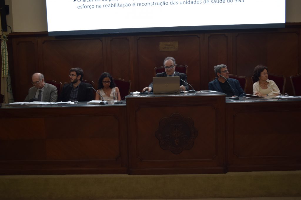 Acad. Alberto Schanaider, Dr. Eduardo Saad, Prof. Denize Ornellas, Presidente Acad. Francisco Sampaio, Prof. Marco Aurélio Passos e Acad. Eliete Bouskela em Simpósio sobre Antirracismo.