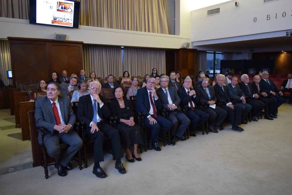 Honorários, Correspondentes e familiares durante a Sessão Solene de Posse.