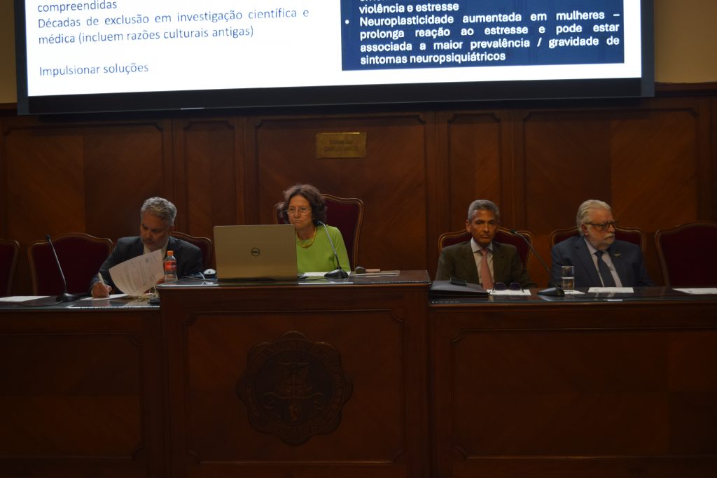 Secretário-Geral Acad. Omar Lupi, Presidente Acad. Eliete Bouskela, Acad. Jorge Rezende Filho e Presidente da ANAGO Prof. César Eduardo Fernandes em Simpósio sobre Saúde da Mulher.