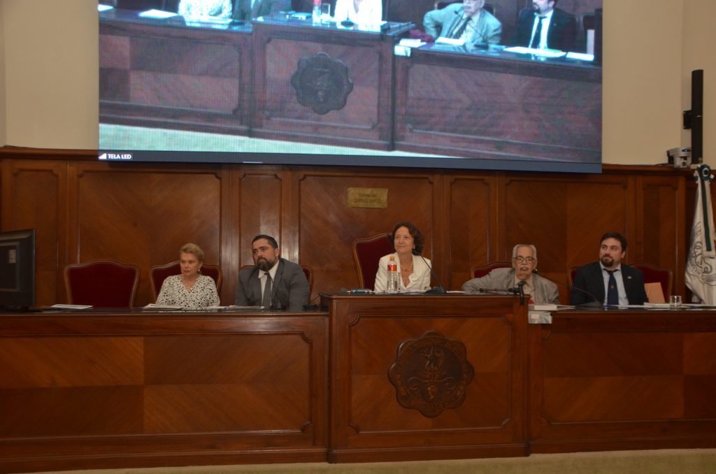 Drª. Deise De Boni, Dr. Pedro Tulio Rocha, Presidente Acad. Eliete Bouskela, Acadêmico Omar da Rosa Santos e Dr. José Moura Neto no Simpósio Dia Mundial do Rim