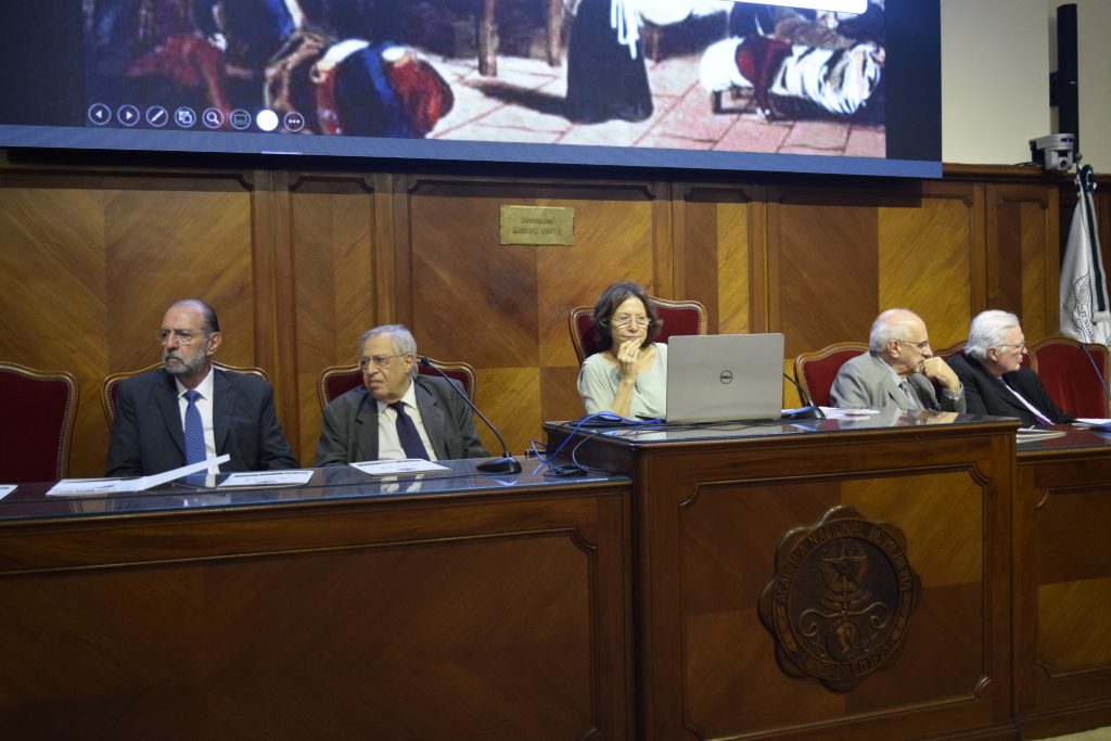 Acad. Fabio Jatene, Acad. Henrique Murad, Presidente Acad. Eliete Bouskela, Acad. José de J. Camargo e Acad. Arno von Ristow durante o simpósio sobre cirurgia cardiáca e vascular.